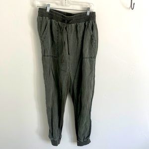 Splendid linen and lycell jogger pants.